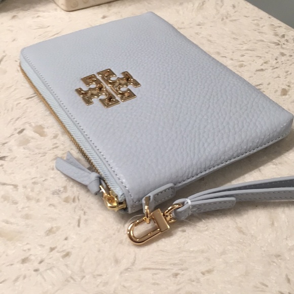 ❌SOLD❌Tory Burch Britten Lrg zip Wristlet, Seltzer - Picture 6 of 8